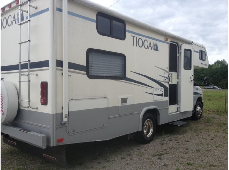 2004 Fleetwood Tioga 24D