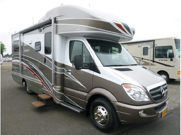 2009 Winnebago Navion 24J