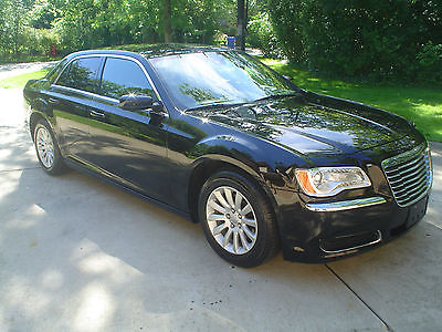 Chrysler : 300 Series Base with leather 2013 chrysler 300 clean carfax heated seats black with black leather