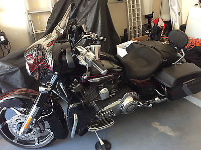 Harley-Davidson : Touring 2011 cvo street glide flhxse 2 original owner 3 k miles