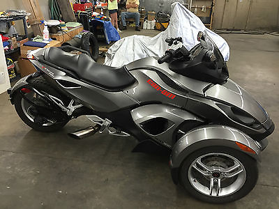Can-Am : Spyder 2011 can am spyder rs sm 5 manual trans