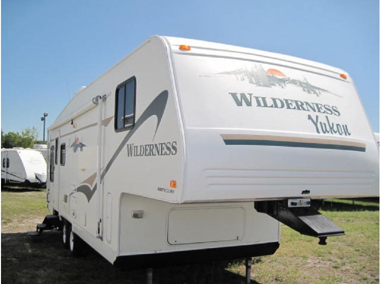 2004 Fleetwood Wilderness YUKON 8275 S