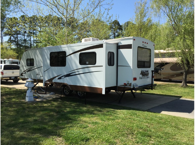 2011 Coachmen Freedom Express 296REDS