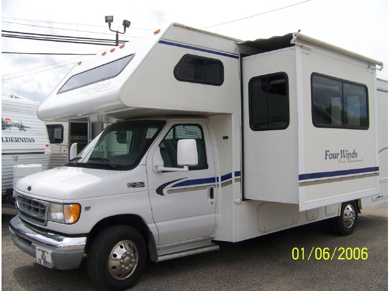 2002 Thor Motor Coach FOUR WINDS 23-Slideout-Low Miles
