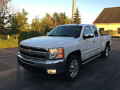 Chevrolet : Silverado 1500 LT 2012 chevrolet silverado 1500 lt extended cab pickup 4 door 5.3 l 4 x 4 low miles