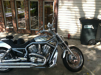Harley-Davidson : VRSC 2002 harley davidson vrod vrsc custom paint and lots of chrome