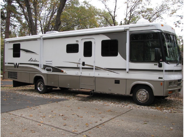 2001 Winnebago Adventurer 35U