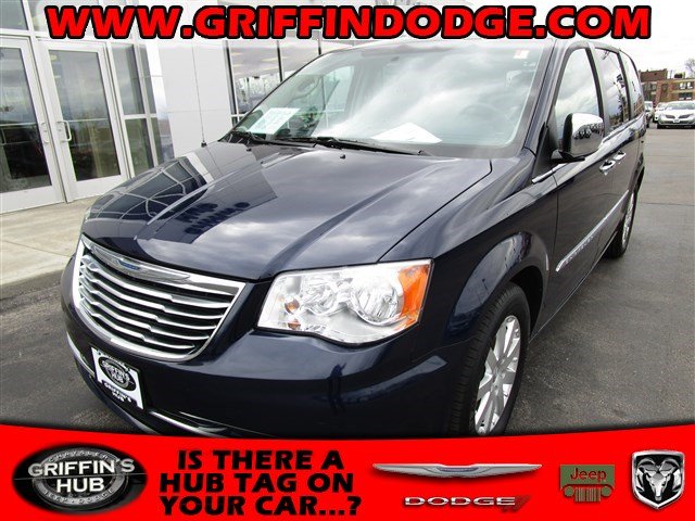 2012 Chrysler Town & Country Touring-L Milwaukee, WI