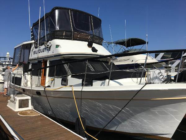 1983 Marine Trading Sundeck Sundeck