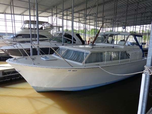 1969 Chris-Craft 31 Commodore