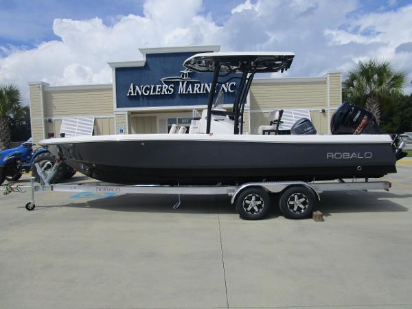 2017 Robalo 246 Cayman