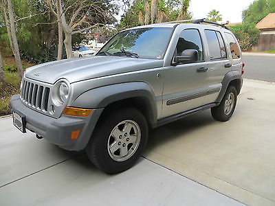 Jeep : Liberty Sport 4 x 4 with off road package factory trailer hitch