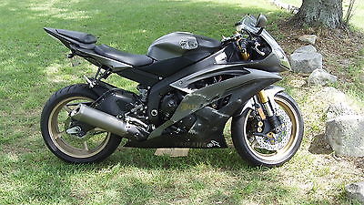 Yamaha : YZF YZFR6ECGY YAMAHA BLK/GREY WITH EXHAUST PRESSURE REGULATOR