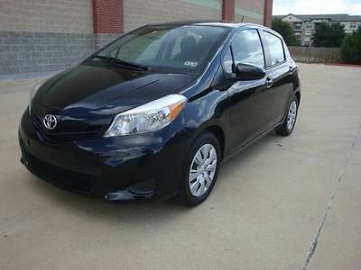 Toyota : Yaris LE 2014 toyota yaris le hatchback 4 door 2 k miles 11995