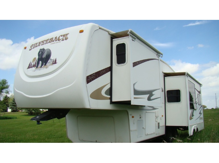 2007 Forest River Cedar Creek Silverback 30LSTS