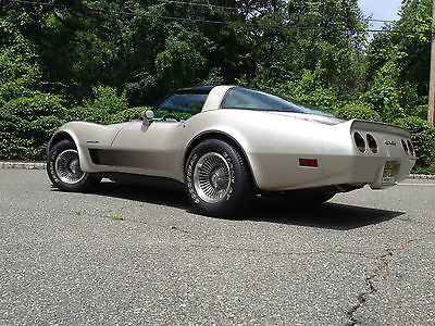 Chevrolet : Corvette Collectors Edition 1982 corvette stingray collectors edition only 5000 miles