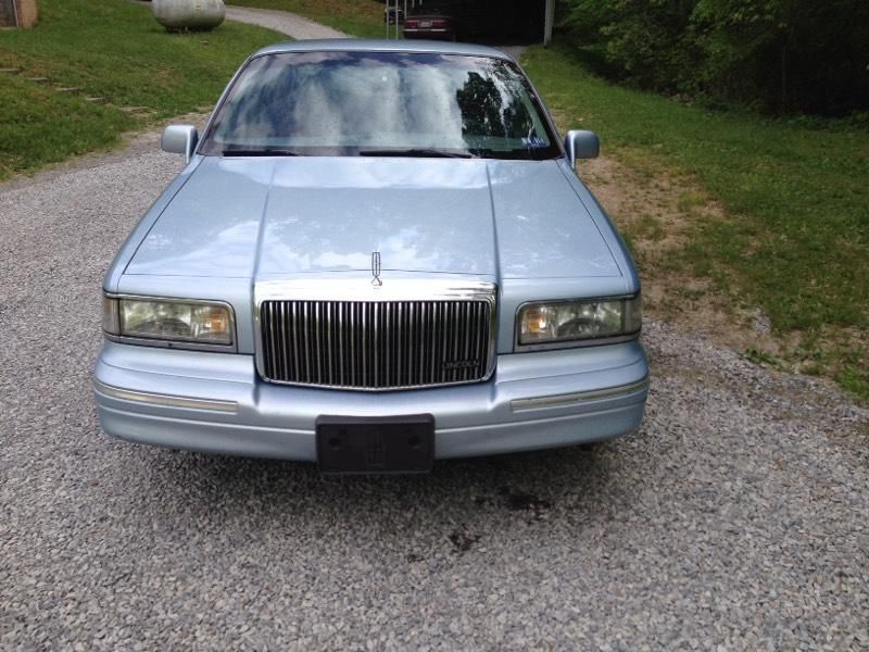 97 Lincoln Town Car executive