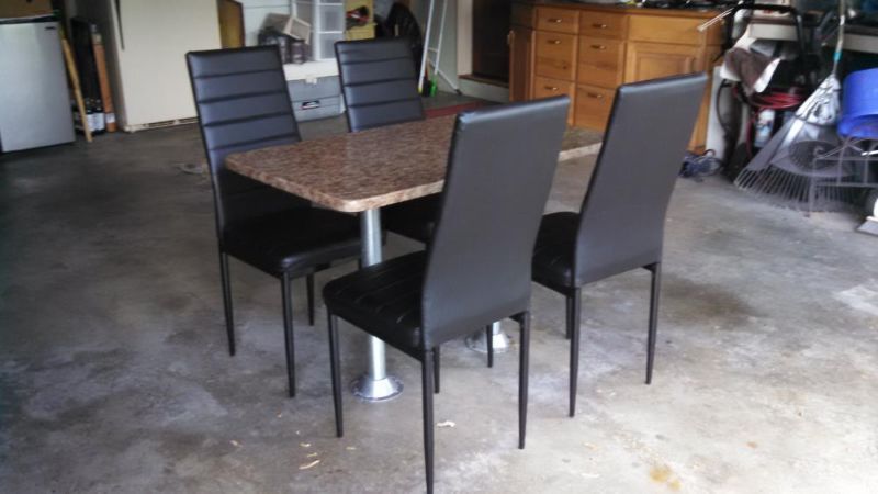 RV Dinette and Chairs