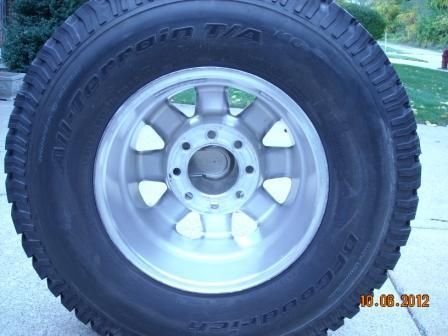 One wheel & tire for Hummer H2 17X8.5 8 SPOKE Mfg. OEM Perfect, 3