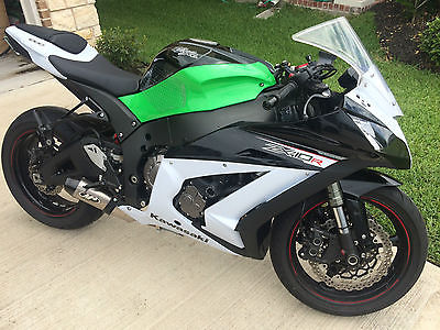 Kawasaki : Ninja 2013 kawasaki zx 10 r mint condition 1371 miles