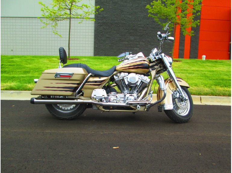 2003 Harley-Davidson FLHRSE3 - Road King Screamin' Eagle