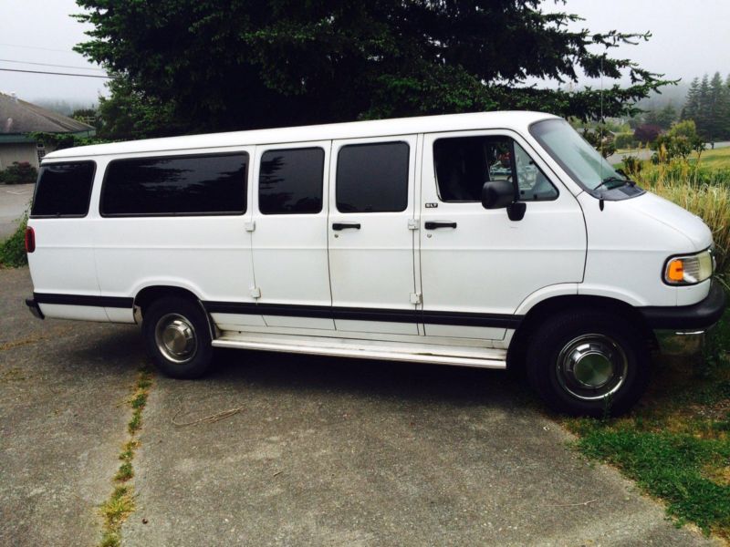 1996 Dodge Ram 15 passenger Van