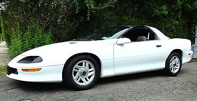 Chevrolet : Camaro 1995 chevy camaro white with t tops automatic v 6