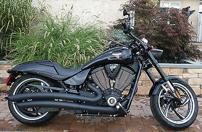 Victory : HAMMER 2013 victory hammer only 300 miles custom exhaust brand new extras