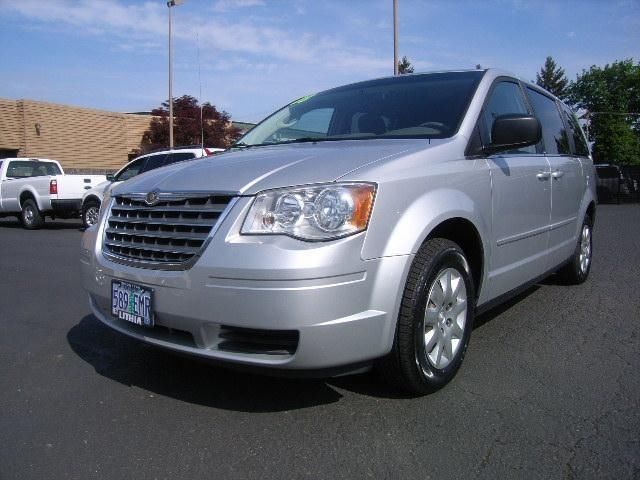 2009 Chrysler Town And Country Front