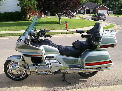 Honda : Gold Wing 1999 honda gold wing gl 1500 se low miles and absolutely beautiful 50 year anniv