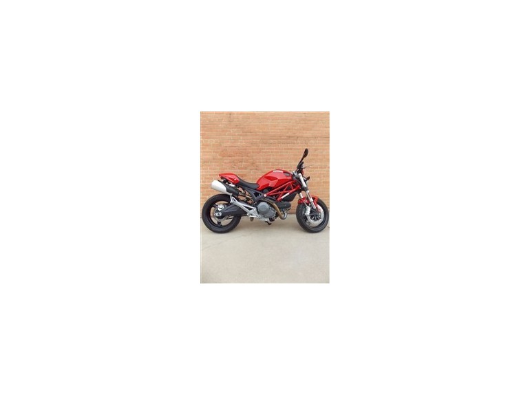 2013 Ducati M696