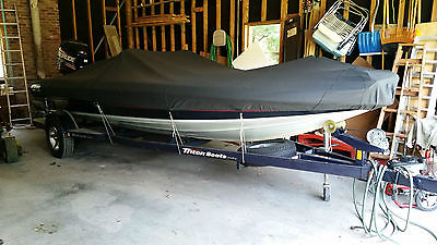 Like New 2005 Triton TR-196 Limited Edition Bass Boat with lots of extras