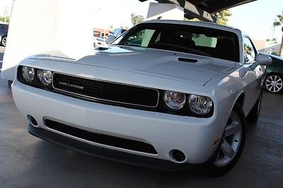Dodge : Challenger SXT Plus 2012 dodge challenger sxt plus warranty like new wht blk 1 owner clean carfax