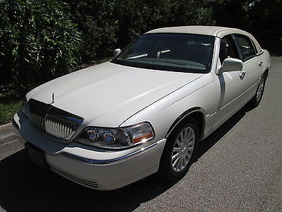 Lincoln : Town Car Presidential 2005 white lincoln town car signature low miles one owner luxury rag top