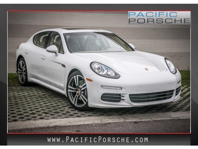 Porsche : Panamera New Hatchback 3.6L NAV CD Porsche Communication Management w/Navigation Spoiler