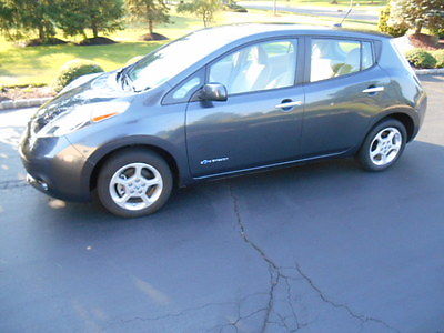 Nissan : Leaf 2013 NISSAN LEAF SV,WARRANTY,LOW MILES,GREAT CAR ! 2013 nissan leaf sv hatchback all electric navigation 25 k miles b o buys nice