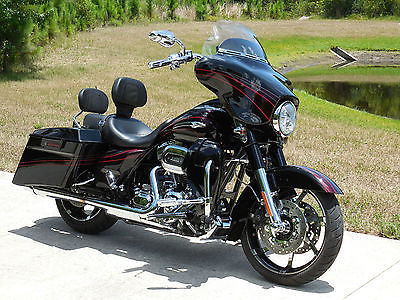 Harley-Davidson : Touring 2011 harley davidson screaming street glide only 10 k miles flawless bike
