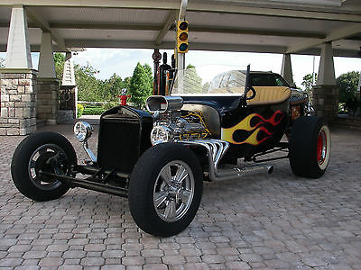 Ford : Model T Ford model T bucket T with GM chevy 350 engine and auto trans  1923