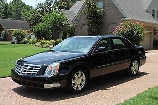 Cadillac : DTS Luxury One Owner Perfect Carfax Heated and Cooled Seats  Extremly Low Miles