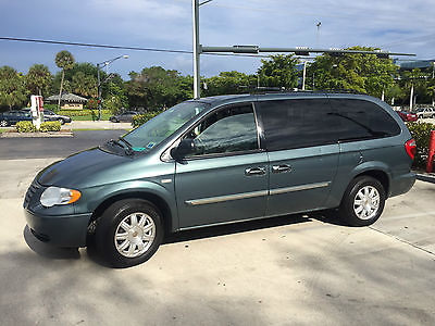 Chrysler : Town & Country Signature 2006 town and country signature series