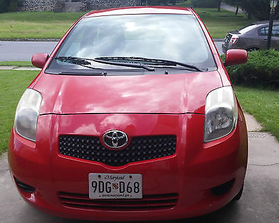 Toyota : Yaris Red Toyota Yaris 3 door, great condition. Manual transmission.