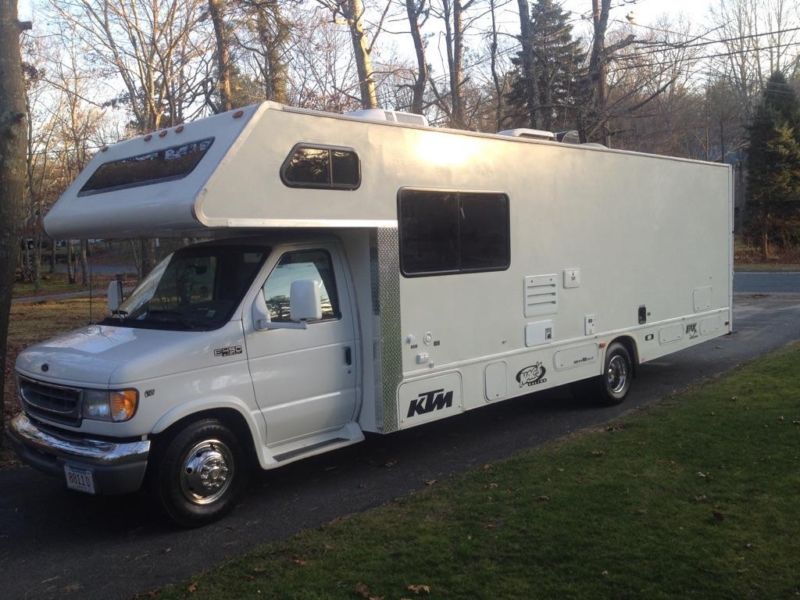 2000 Funmover Toy Hauler 31'  with garage Class C RV