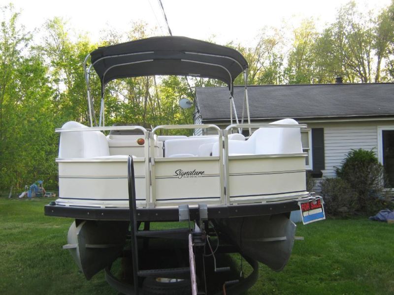 2005 Tracker Pontoon boat 21' 90HP