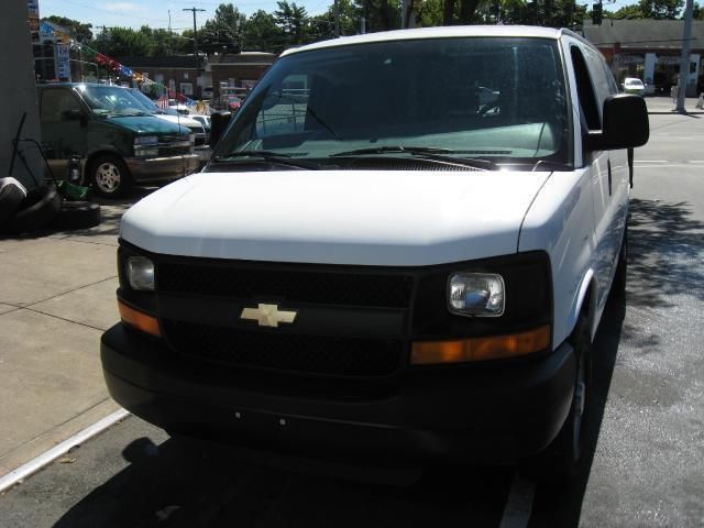2009 CHEVROLET EXPRESS CARGO IN FLORAL PARK