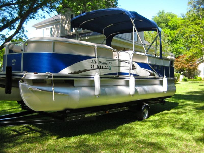 2010 Palm Beach 220 Deluxe SE Pontoon and Trailer