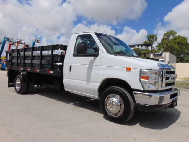 Ford : F-450 E-450 Super 2008 ford e 450 diesel dually stake side flatbed with liftgate impeccably kept