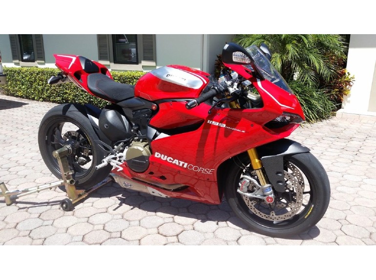 2013 Ducati Superbike 1199 PANIGALE R