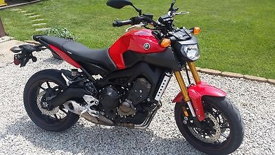 Yamaha : FZ Red 2014 FZ-09 Yamaha