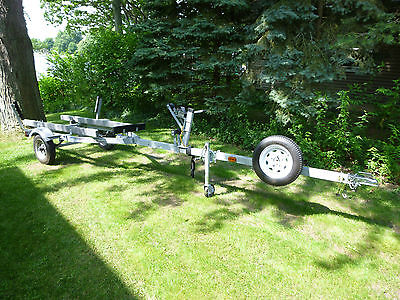 BOAT TRAILER    2010 YACHT CLUB    for up to 16'
