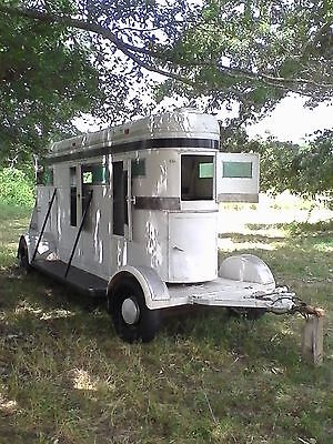 STIDHAM 2 HORSE CUSTOM TANDEM TRAILER. VERY NICE TRANSPORTER, ACCEPTING BEST $